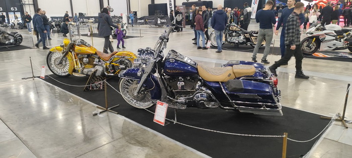 Мотоэвакуатор MotoHelpSPb перевозит мотоциклы на ИМИС 2025