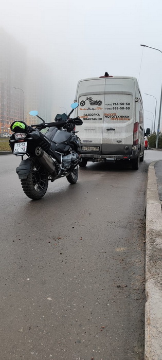 Погрузка мотоцикла в Питере для доставки в Киров